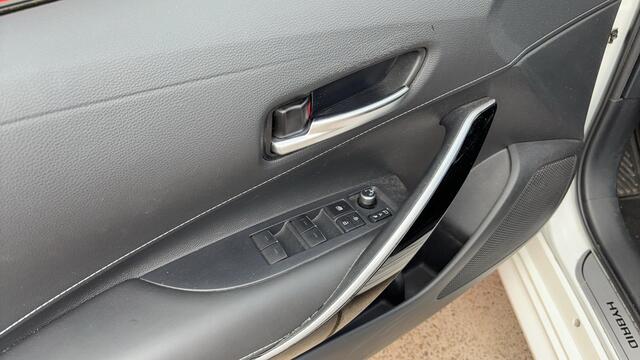 Toyota COROLLA Touring Sports 1.8 Hybrid Business Plus STOELVERW / FULL LED / CAMERA / KEYLESS / CLIMA / BLUETOOTH / ACC / NL-AUTO