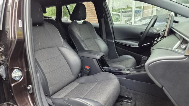 Toyota COROLLA Touring Sports 1.8 Hybrid Dynamic, Trekhaak, Stoelverwarming, NL Auto!