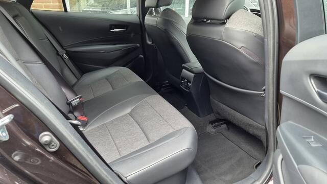 Toyota COROLLA Touring Sports 1.8 Hybrid Dynamic, Trekhaak, Stoelverwarming, NL Auto!
