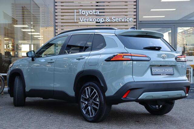 Toyota COROLLA Cross Dynamic Demo korting € 3.475! Snel rijden.