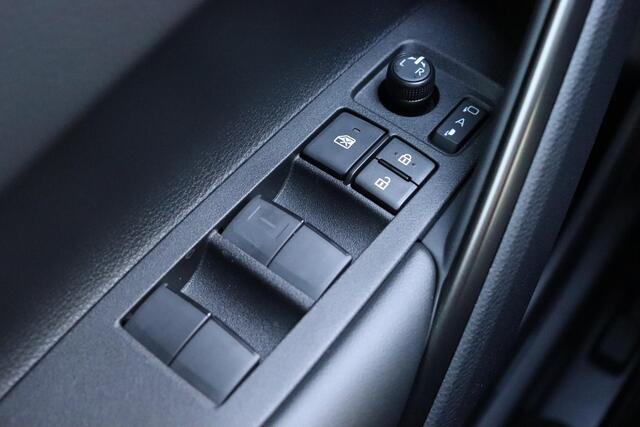 Toyota COROLLA Cross Dynamic Demo korting € 3.475! Snel rijden.