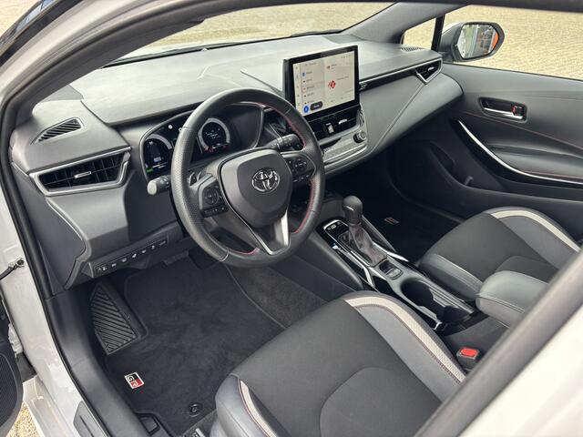 Toyota COROLLA Touring Sports Hybrid 200 GR Sport / Applecarpplay/AndroidAuto / Camera / Sportstoelen / Stoel en stuurverwarming /