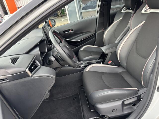 Toyota COROLLA Touring Sports Hybrid 200 GR Sport / Applecarpplay/AndroidAuto / Camera / Sportstoelen / Stoel en stuurverwarming /
