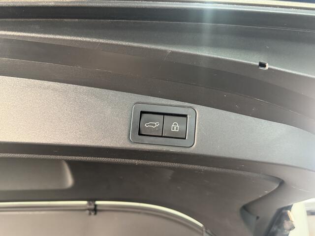 Toyota COROLLA Touring Sports 1.8 Hybrid Executive Limited | Blind Spot Monitor | Sportstoelen voor | Elektrische achterklep |