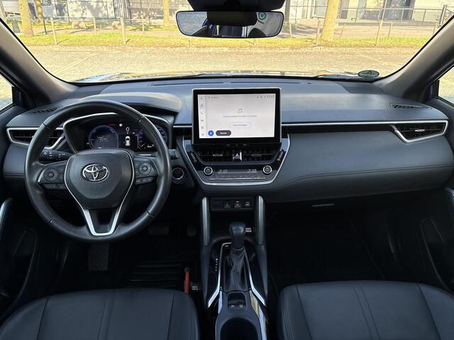 Toyota COROLLA Cross Hybrid 140 Style **TREKHAAK/ STOELVERWARMING/ PARKEERSENSOREN**