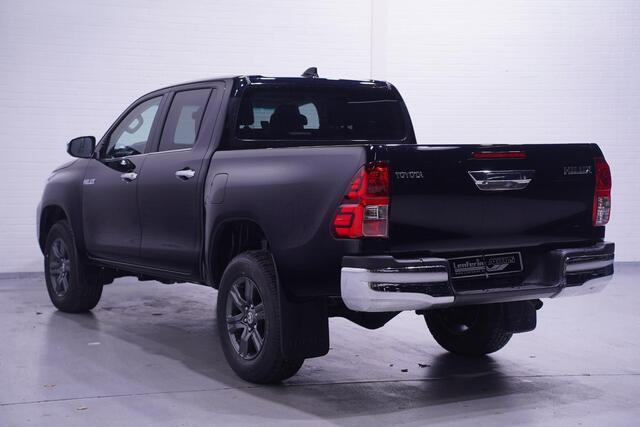 Toyota HI-LUX Hilux 2.4 D4-D 150 pk 4x4 Automaat Grijs Kenteken BPM Vrij, Camera, Apple Carplay, 17" LMV, Cruise control, 2-Zits