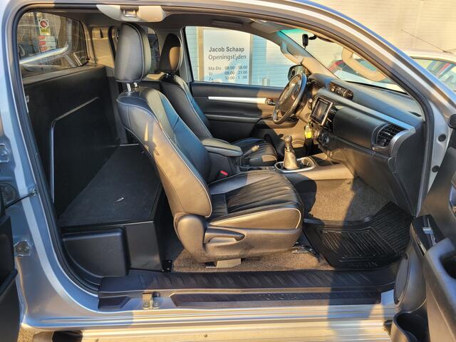 Toyota HI-LUX HiLux 2.4 D-4D-F Xtra Cab Professional 4WD | Leder | Cruise | Dealer onderhouden
