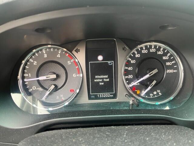Toyota HI-LUX HiLux 2.4 D-4D EURO 6 4WD EXTRA CAB BLACK EDITION CLIMA CRUISE 6 MND GAR ¤ 30740 EXCL Auto in zeer goede staat dealer onderhouden schade vrij 4WD hoge lage gearing 3500 KG TREKHAAK . Voorzien van bedliner / laadklep / snorkel