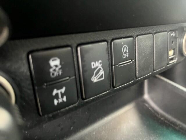 Toyota HI-LUX HiLux 2.4 D-4D EURO 6 4WD EXTRA CAB BLACK EDITION CLIMA CRUISE 6 MND GAR ¤ 30740 EXCL Auto in zeer goede staat dealer onderhouden schade vrij 4WD hoge lage gearing 3500 KG TREKHAAK . Voorzien van bedliner / laadklep / snorkel