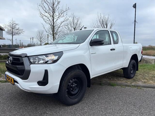 Toyota HI-LUX Hilux 2.4 D-4D Comfort 4x4 1.5Cab NIEUW 3500KG Trekgewicht BPM VRIJ