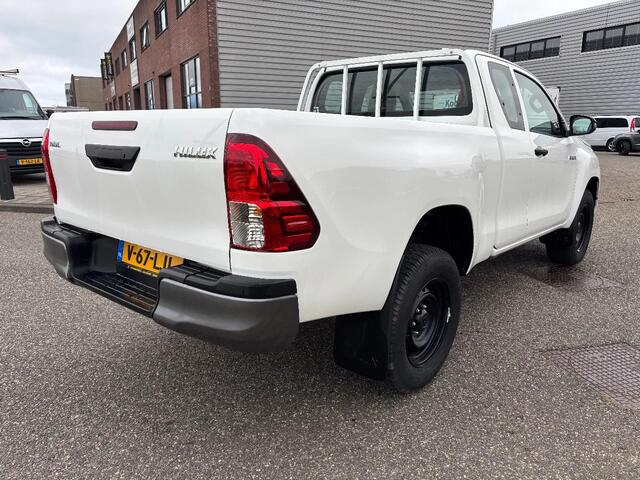 Toyota HI-LUX Hilux 2.4 D-4D Comfort 4x4 1.5Cab NIEUW 3500KG Trekgewicht BPM VRIJ