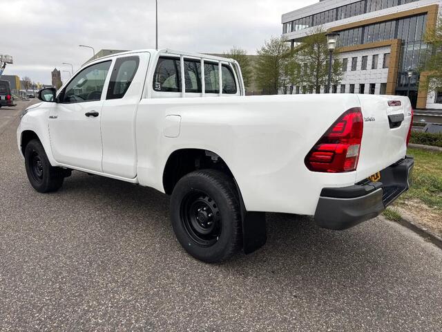 Toyota HI-LUX Hilux 2.4 D-4D Comfort 4x4 1.5Cab NIEUW 3500KG Trekgewicht BPM VRIJ