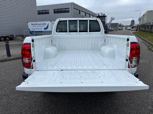 Toyota HI-LUX Hilux 2.4 D-4D Comfort 4x4 1.5Cab NIEUW 3500KG Trekgewicht BPM VRIJ