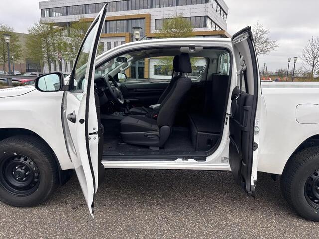 Toyota HI-LUX Hilux 2.4 D-4D Comfort 4x4 1.5Cab NIEUW 3500KG Trekgewicht BPM VRIJ