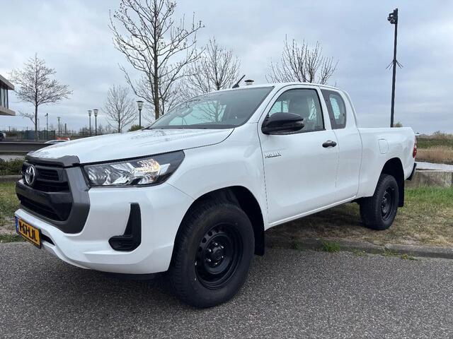 Toyota HI-LUX Hilux 2.4 D-4D Comfort 4x4 1.5Cab NIEUW 3500KG Trekgewicht BPM VRIJ