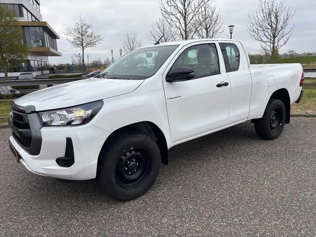 Toyota HI-LUX Hilux 2.4 D-4D Comfort 4x4 1.5Cab NIEUW 3500KG Trekgewicht BPM VRIJ