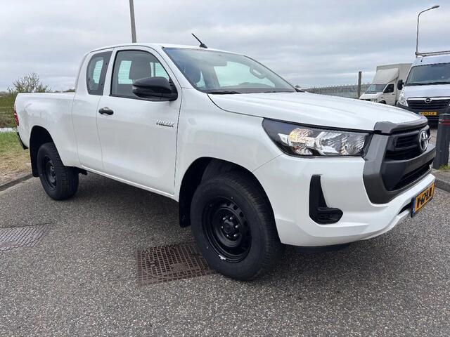 Toyota HI-LUX Hilux 2.4 D-4D Comfort 4x4 1.5Cab NIEUW 3500KG Trekgewicht BPM VRIJ