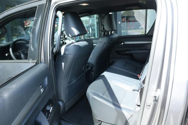 Toyota HI-LUX 2.8 D-4D DUBBEL CABIN INVINCIBLE HYBRIDE 48V A/T