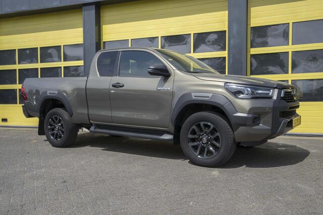 Toyota HI-LUX HiLux 2.8 D-4D Xtra Cab Invincible