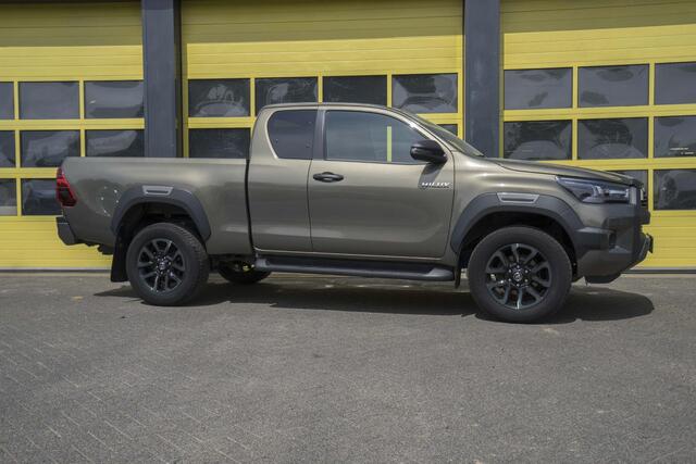 Toyota HI-LUX HiLux 2.8 D-4D Xtra Cab Invincible