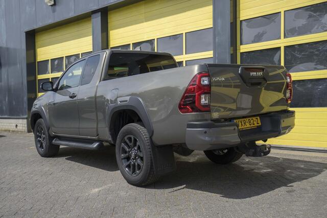 Toyota HI-LUX HiLux 2.8 D-4D Xtra Cab Invincible