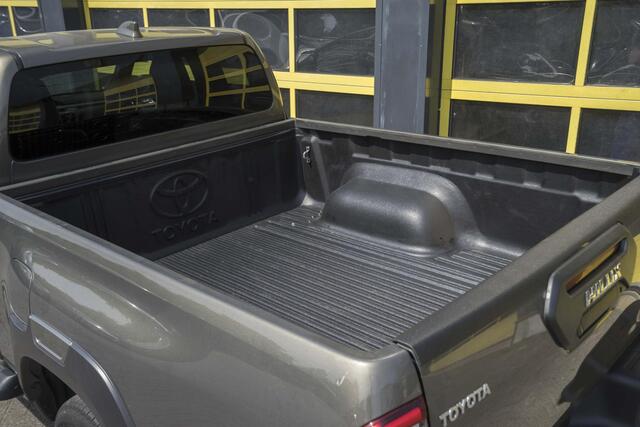 Toyota HI-LUX HiLux 2.8 D-4D Xtra Cab Invincible