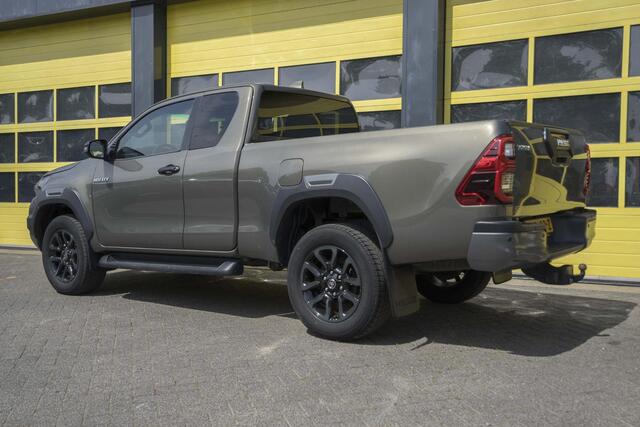 Toyota HI-LUX HiLux 2.8 D-4D Xtra Cab Invincible
