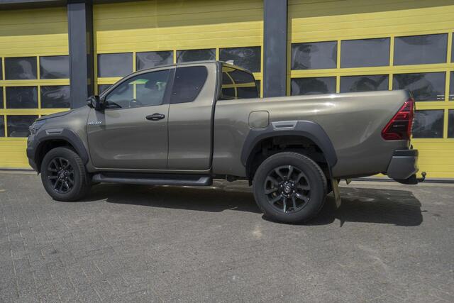 Toyota HI-LUX HiLux 2.8 D-4D Xtra Cab Invincible