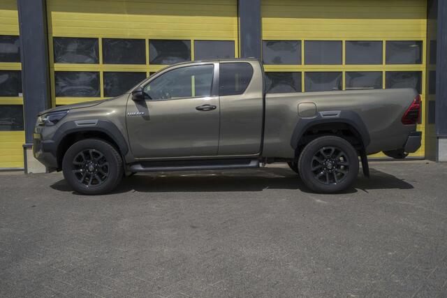 Toyota HI-LUX HiLux 2.8 D-4D Xtra Cab Invincible