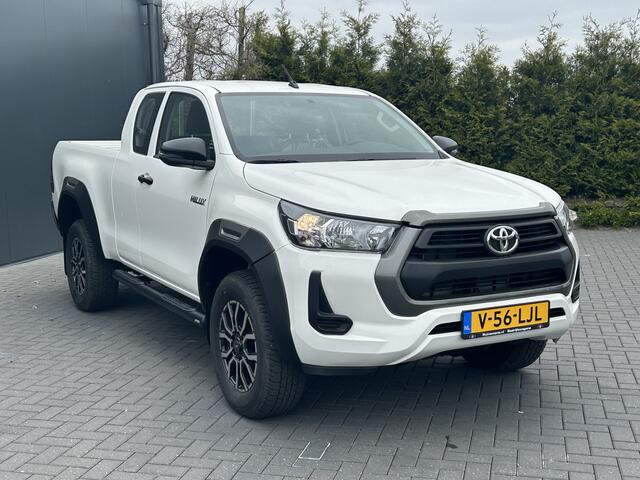 Toyota HI-LUX HiLux 2.4 D-4D XTRA CAB / 3.5 TONS TREKHAAK / !! NIEUW !! BPM VRIJ / TREPLANKEN // 4x4 / AIRCO / CRUISE / 3.500 KG TREKGEWICHT