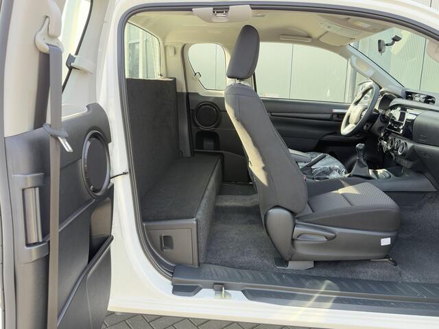 Toyota HI-LUX HiLux 2.4 D-4D XTRA CAB / 3.5 TONS TREKHAAK / !! NIEUW !! BPM VRIJ / TREPLANKEN // 4x4 / AIRCO / CRUISE / 3.500 KG TREKGEWICHT