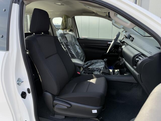 Toyota HI-LUX HiLux 2.4 D-4D XTRA CAB / 3.5 TONS TREKHAAK / !! NIEUW !! BPM VRIJ / TREPLANKEN // 4x4 / AIRCO / CRUISE / 3.500 KG TREKGEWICHT