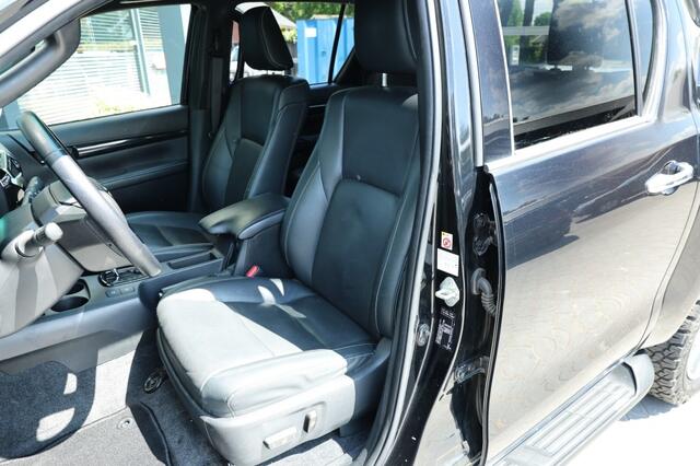 Toyota HI-LUX 2.4 D-4D DUBBEL CABIN EXECUTIVE BE TREKKER A/T 5 SITZ 4WD VAN