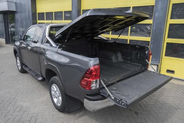 Toyota HI-LUX HiLux 2.4 D-4D-F Xtra Cab Professional