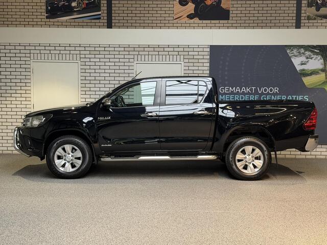 Toyota HI-LUX HiLux 2.4 D-4D-F Double Cab Invincible Van