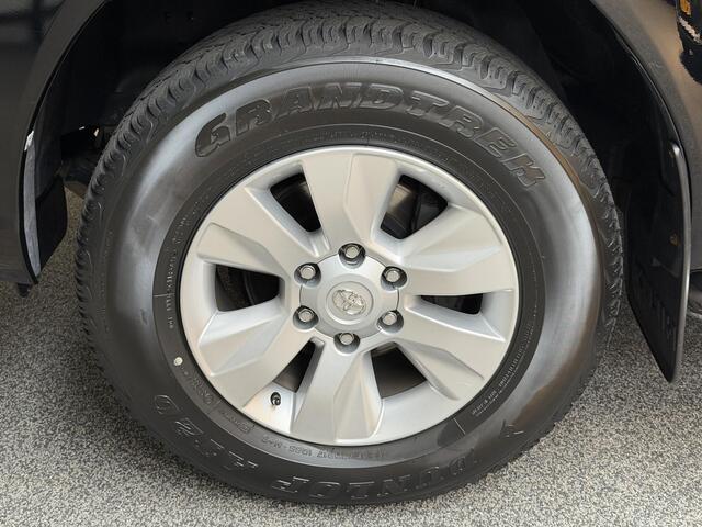 Toyota HI-LUX HiLux 2.4 D-4D-F Double Cab Invincible Van