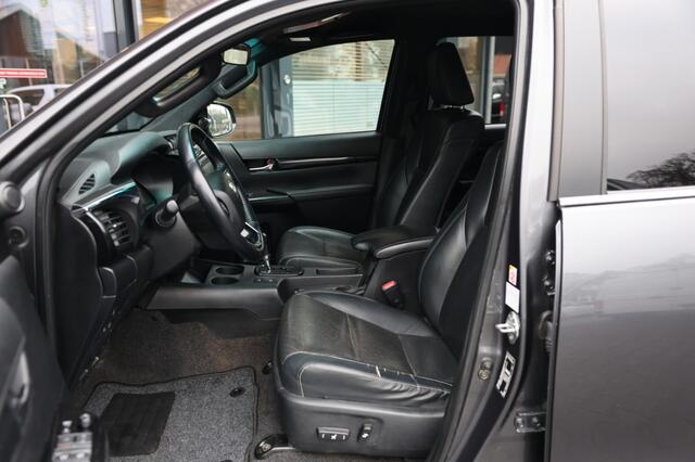 Toyota HI-LUX 2.4 D-4D DUBBEL CABINE LIMITED B/E TREKKER A/T 5 SITZ 4WD VAN