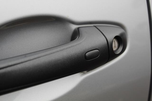 Toyota HI-LUX HiLux 2.8 D-4D Xtra Cab Invincible 4WD Automaat | Rijklaar | Trekhaak | Leder | Stoelverw. | LED | Apple/Android | Keyless | Parkeersens. v+a