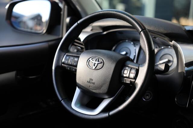 Toyota HI-LUX 2.4 D-4D X-TRA CAB PROFESSIONAL A/T 4WD VAN