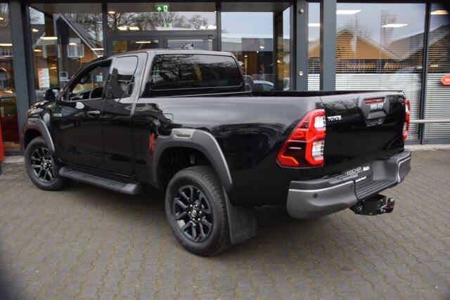 Toyota HI-LUX 2.8 D-4D X-TRA CAB INVINCIBLE A/T VAN