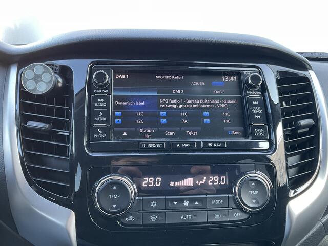 Toyota HI-LUX HiLux 5-Pers 2.4D LX Double Cab Trekhaak 3500kg Leer Nav/Cam 5 zits