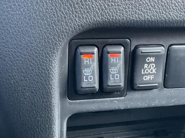 Toyota HI-LUX HiLux 5-Pers 2.4D LX Double Cab Trekhaak 3500kg Leer Nav/Cam 5 zits