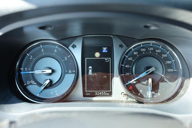 Toyota HI-LUX 2.8 D-4D X-TRA CAB INVINCIBLE A/T 4WD VAN