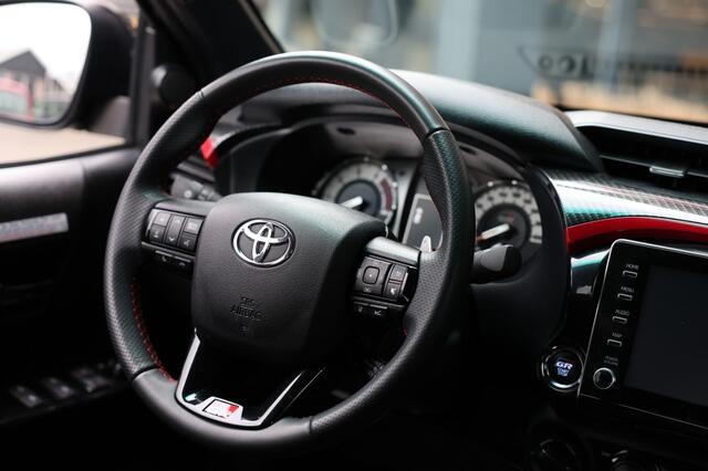 Toyota HI-LUX 2.8 D-4D DUBBEL CABIN GR SPORT A/T 2 ZITS 4WD VAN