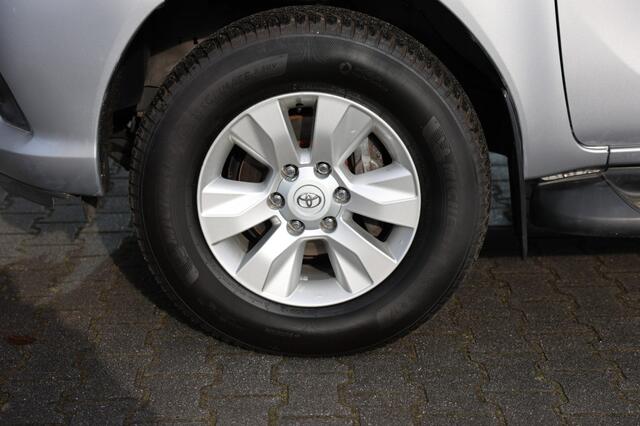 Toyota HI-LUX 2.4 D-4D DUBBEL CABIN PROFESSIONAL A/T 2 ZITS 4WD VAN