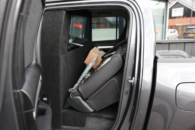 Toyota HI-LUX 2.4 D-4D DUBBEL CABIN PROFESSIONAL A/T 2 ZITS 4WD VAN