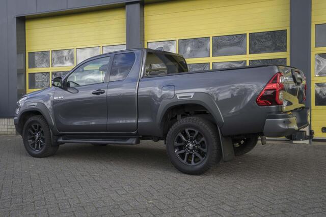 Toyota HI-LUX HiLux 2.8 D-4D Xtra Cab Invincible