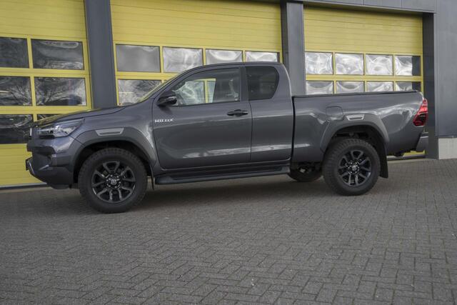 Toyota HI-LUX HiLux 2.8 D-4D Xtra Cab Invincible