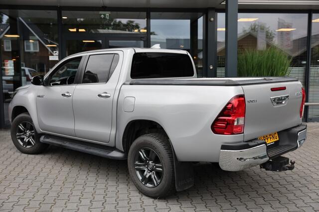 Toyota HI-LUX 2.4 D-4D DUBBEL CABIN PROFESSIONAL A/T 2 ZITS 4WD VAN
