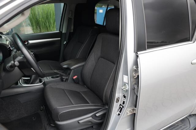 Toyota HI-LUX 2.4 D-4D DUBBEL CABIN PROFESSIONAL A/T 2 ZITS 4WD VAN